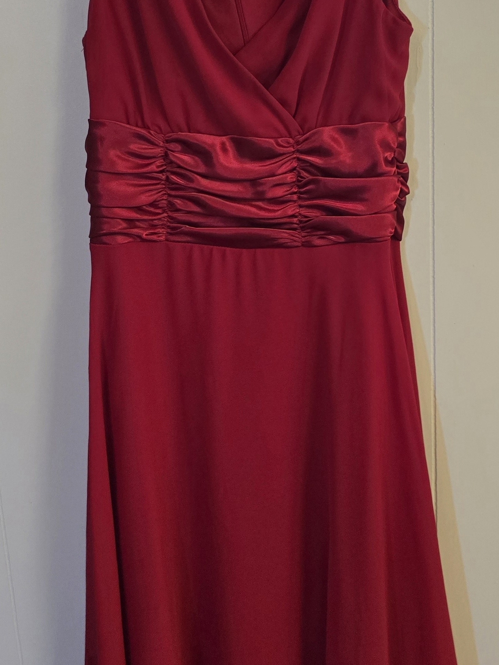 Connected Apparel Red Sleeveless V-Neck Ruched Waist Midi Dress
